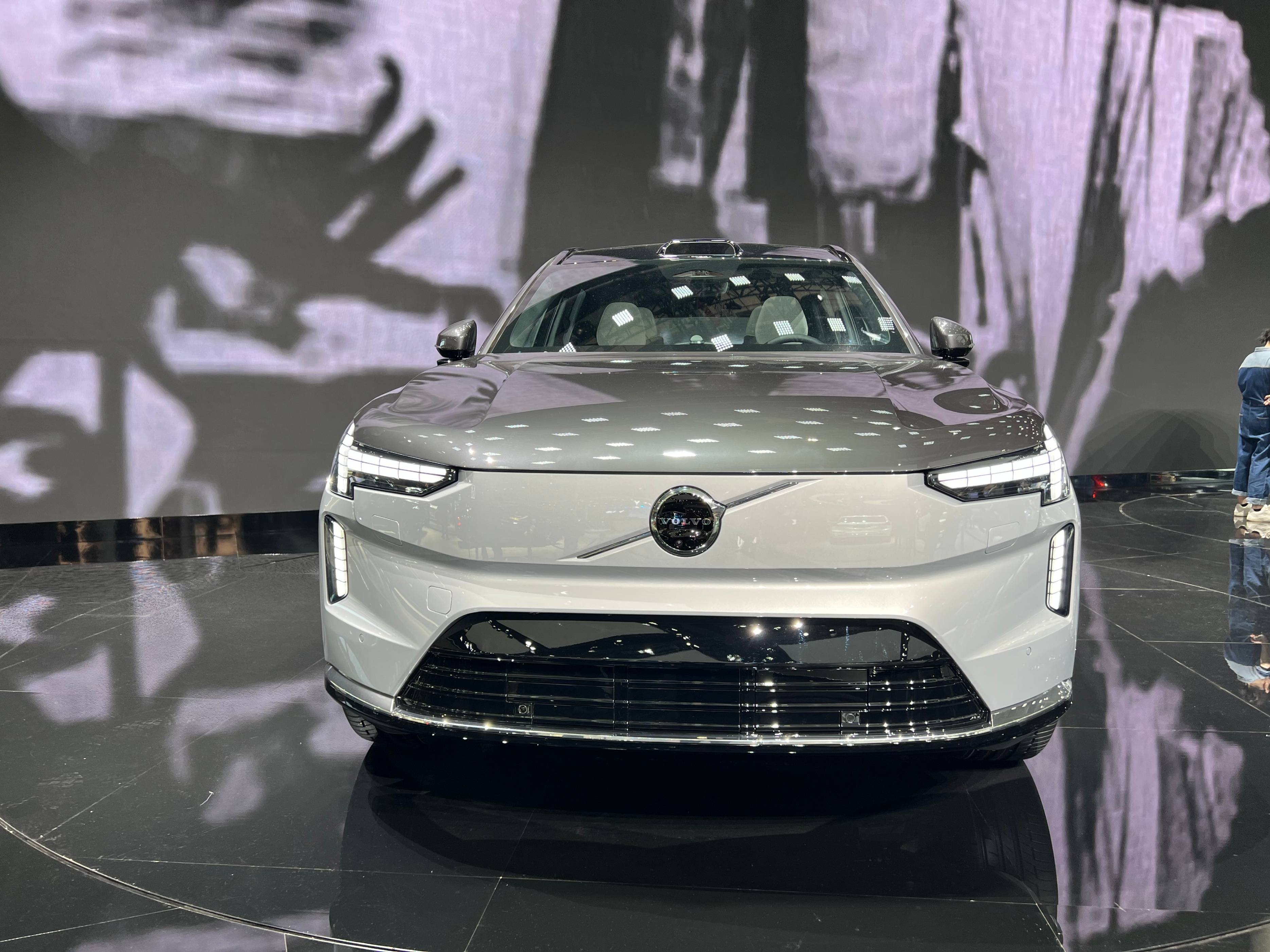 陆地坦克再度升级,全新沃尔沃ex90黑科技,再次拉高汽车安全标准