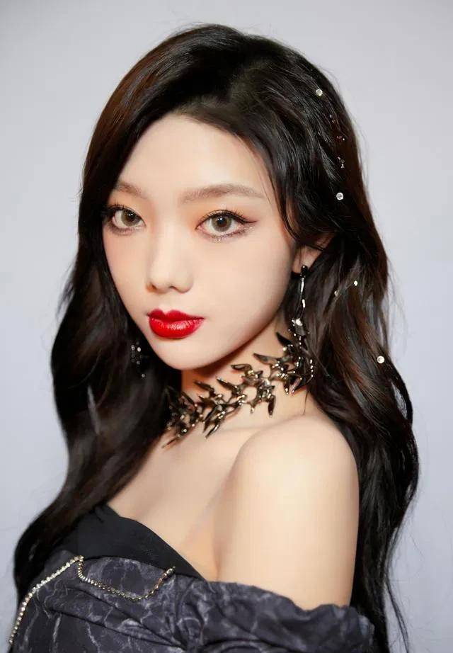 李紫婷气质优雅,百看不厌_火箭少女_纱裙_身材