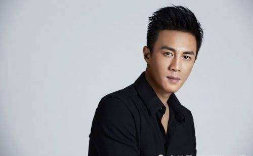 杜淳炫耀他的八块腹肌,从文艺小生到帅气的"硬汉",简直一言难尽_身材