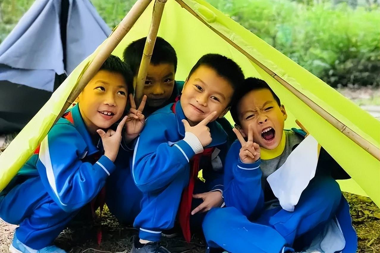 原创            小学生开始迷上“盘手串”，班里学生人手一条，家长对此疑惑不解-小学生盘子画大全