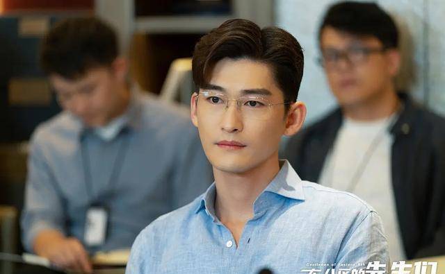 "多面"张翰:是霸道总裁,也能割草堆粪,容祖儿评价:有分寸感 _影视天地