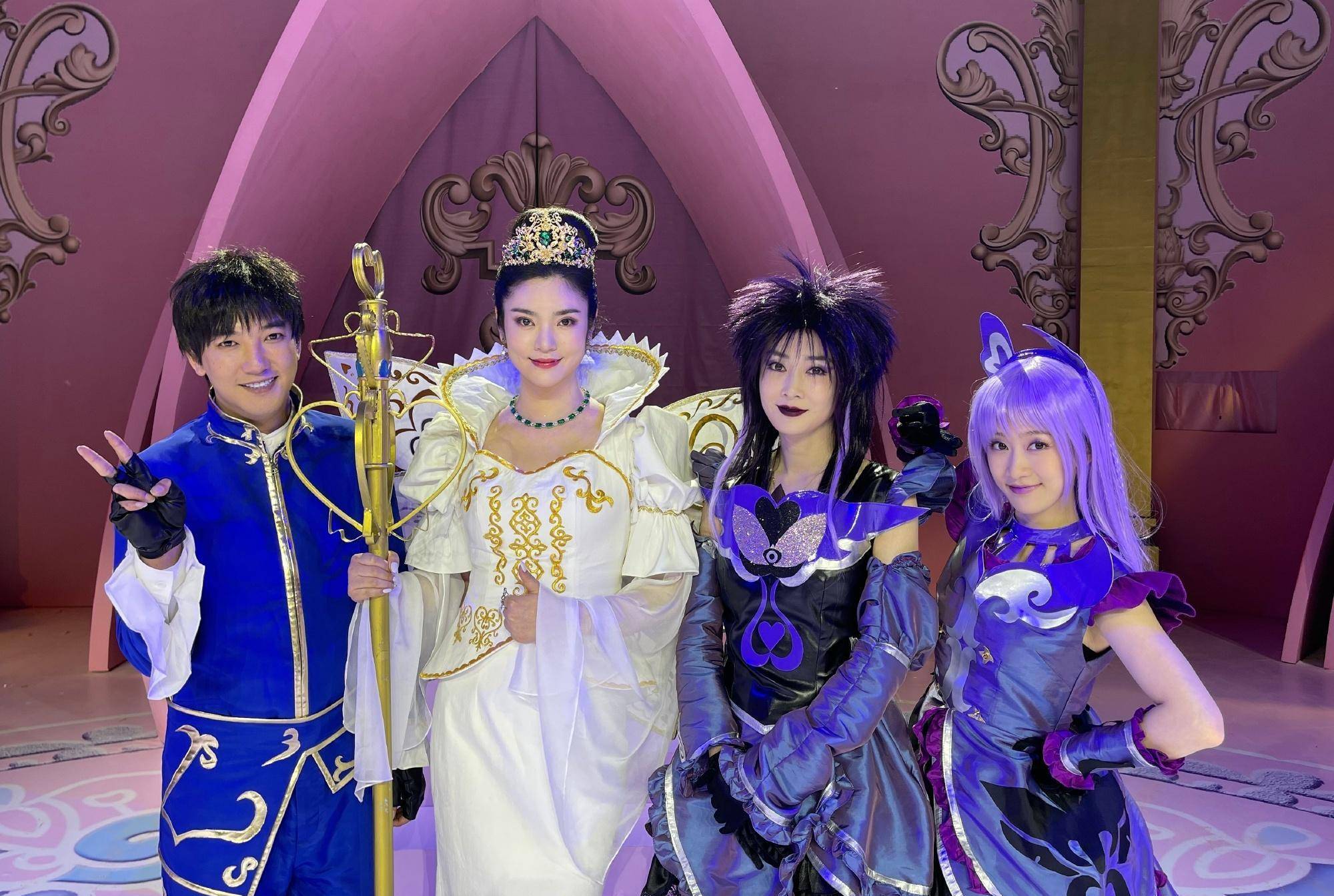 35岁"黑魔仙小月"嫁小10岁导演男友,民政局领证现场照曝光_周娇_祝福