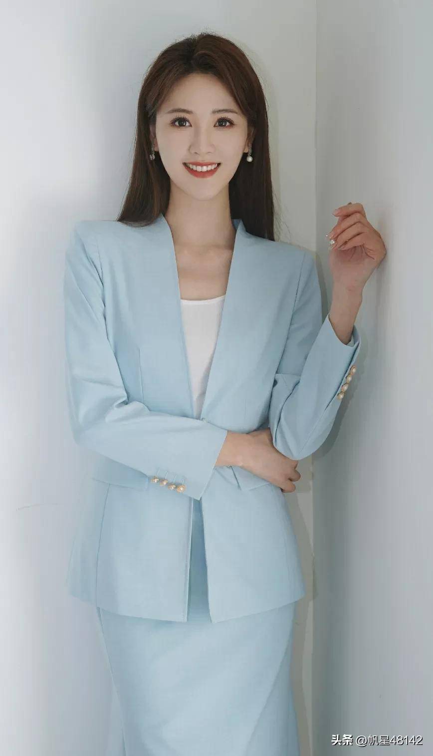 李丹儿:主持界里面的一股清流_截图_身材_气质