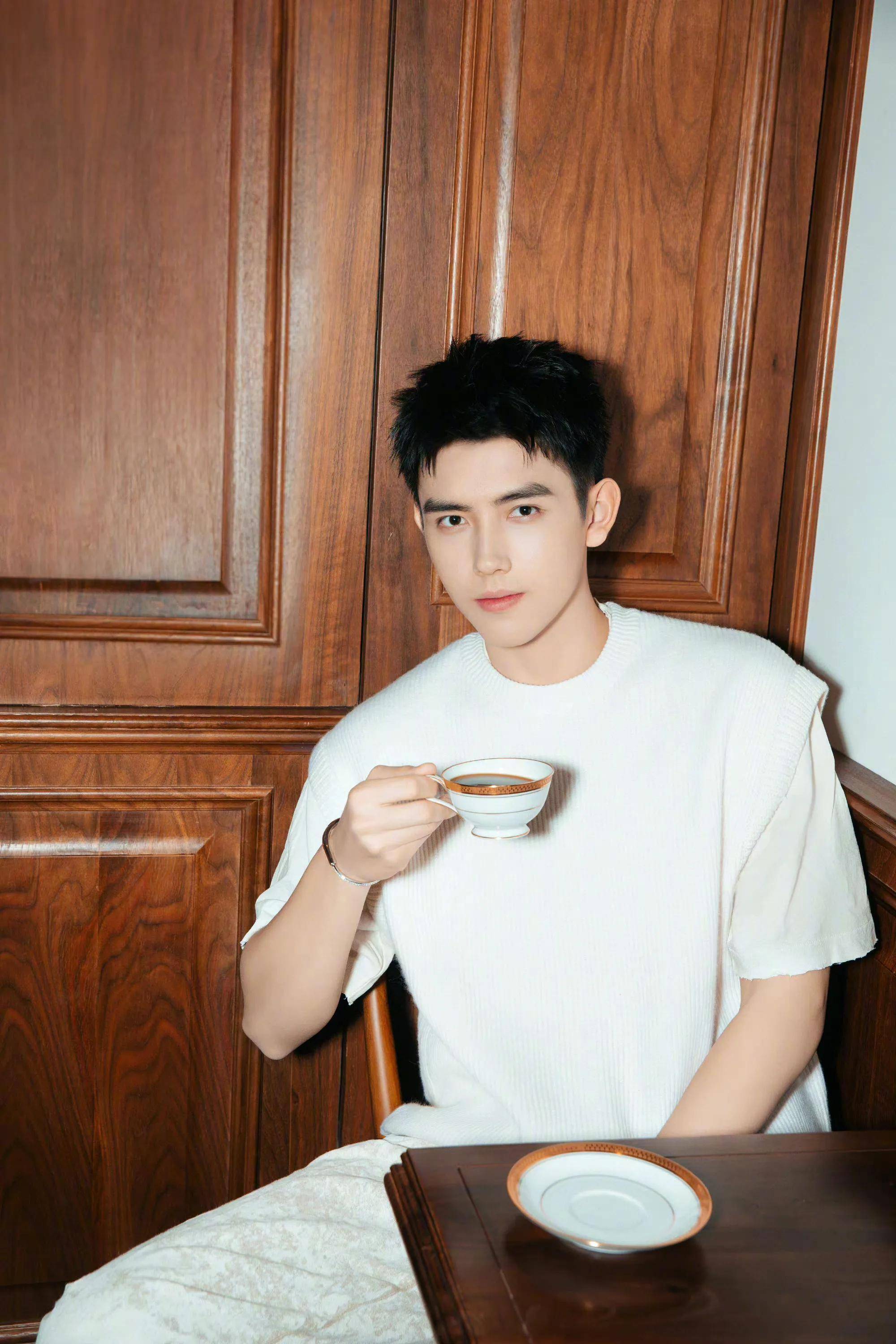 陈飞宇的恋情让人匪夷所思,明明家庭给予了很好