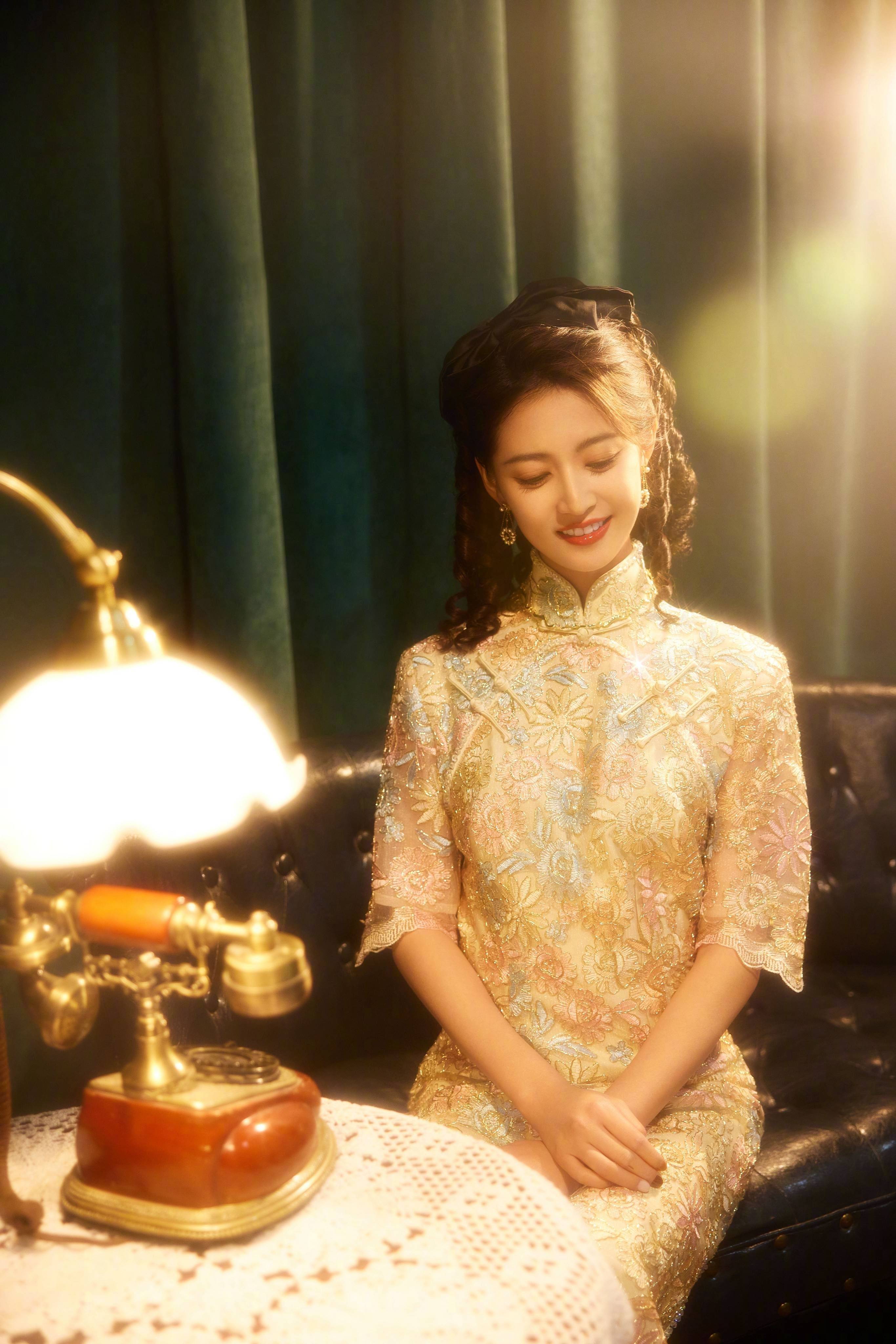 陈钰琪复古色调旗袍写真_唐嫣_一颦一笑_气质