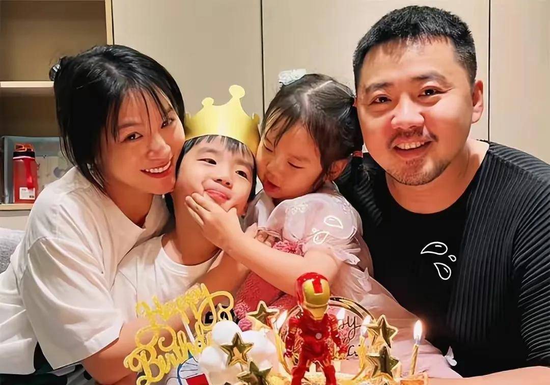 快乐女声季军黄英,虽未大红大紫,却成为最幸福的女孩_曹帅_比赛_因为