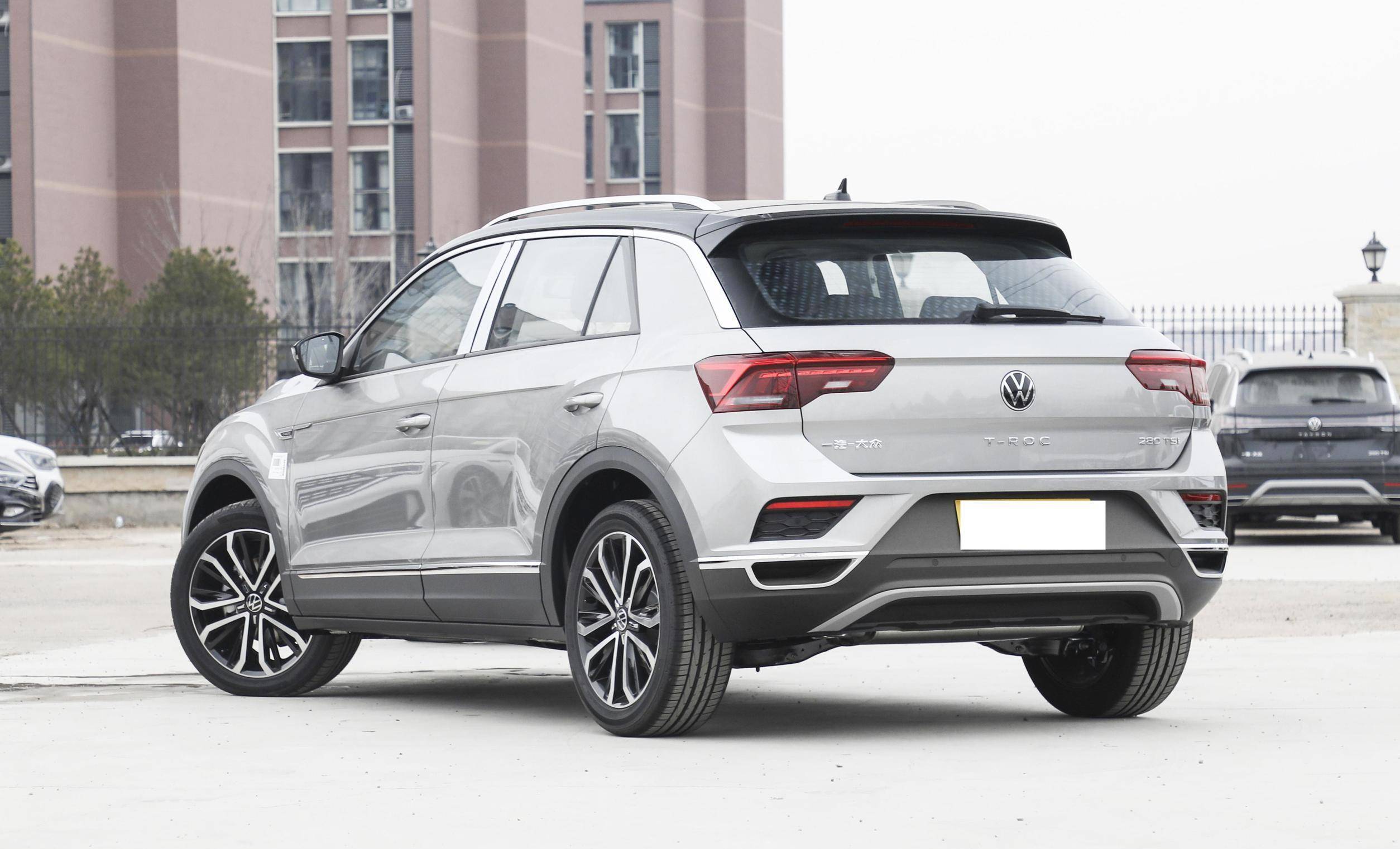 大众t-roc探歌以价换量,外观漂亮,空间够用,搭载1.