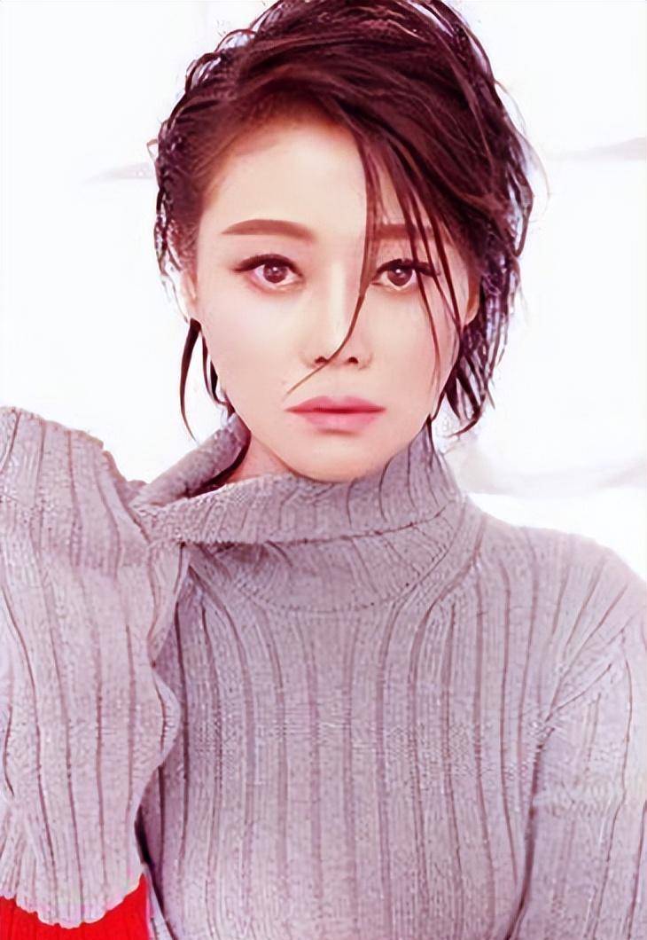 歌手何静:两任丈夫,一个不忠一个为财,她分手带着女儿好好生活_朱笑东
