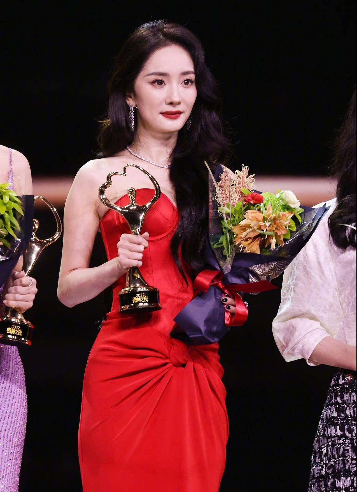 1985年后花旦同台竞技,杨幂带35万配饰抢镜,杨颖身高有"秘诀"_刘诗诗