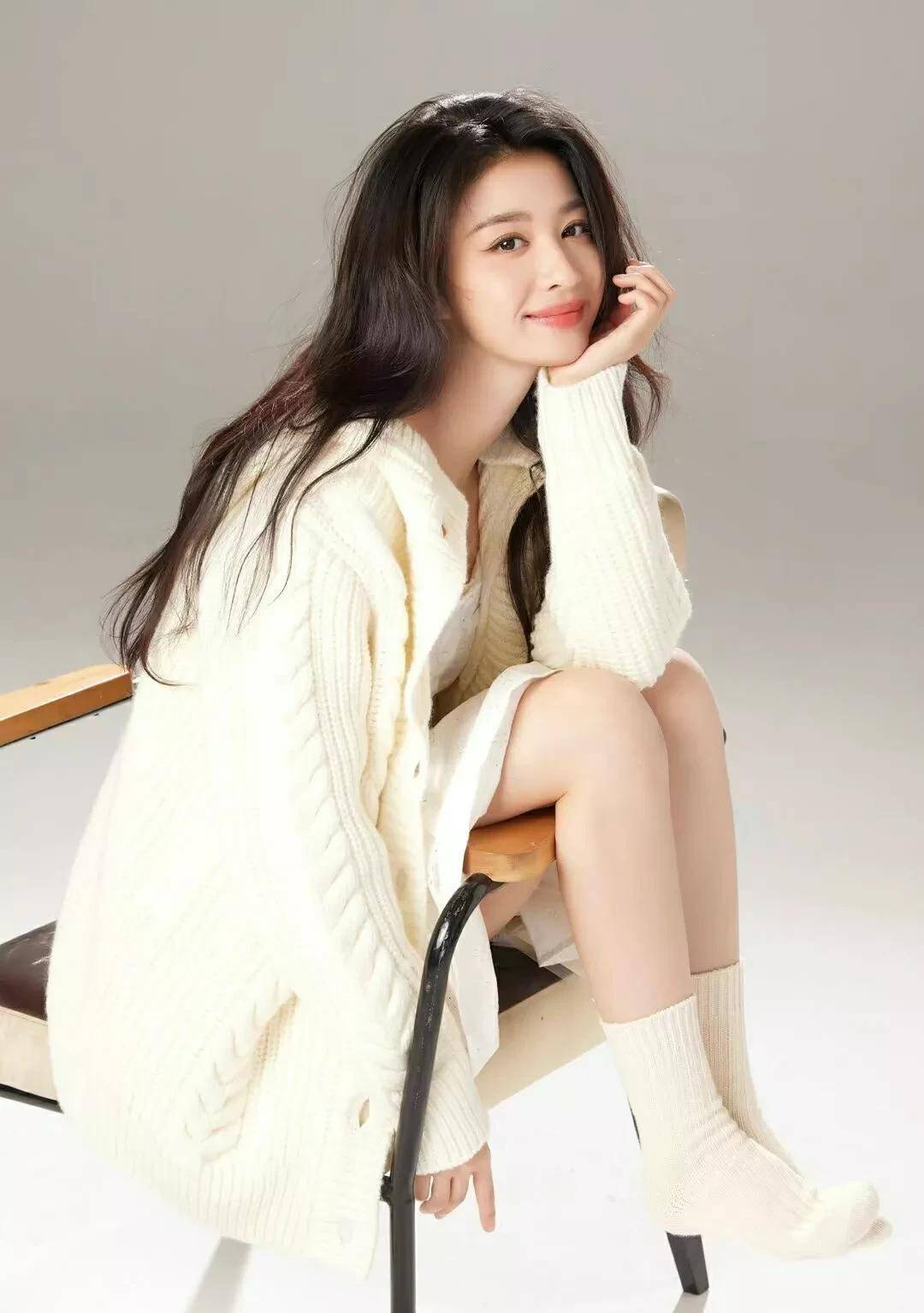 王楚然:女星里的一匹黑马_截图_身材_气质