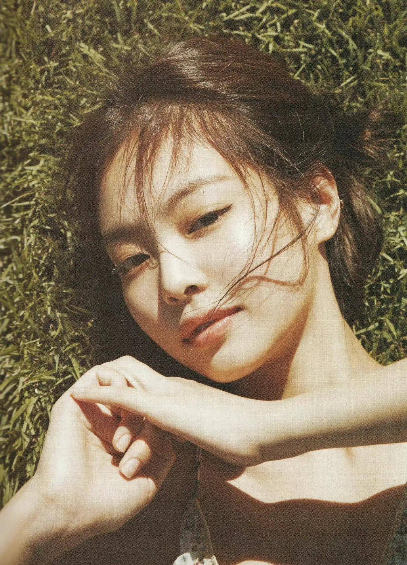 jennie夏日写真照片册扫图_长发_漂亮_眼线