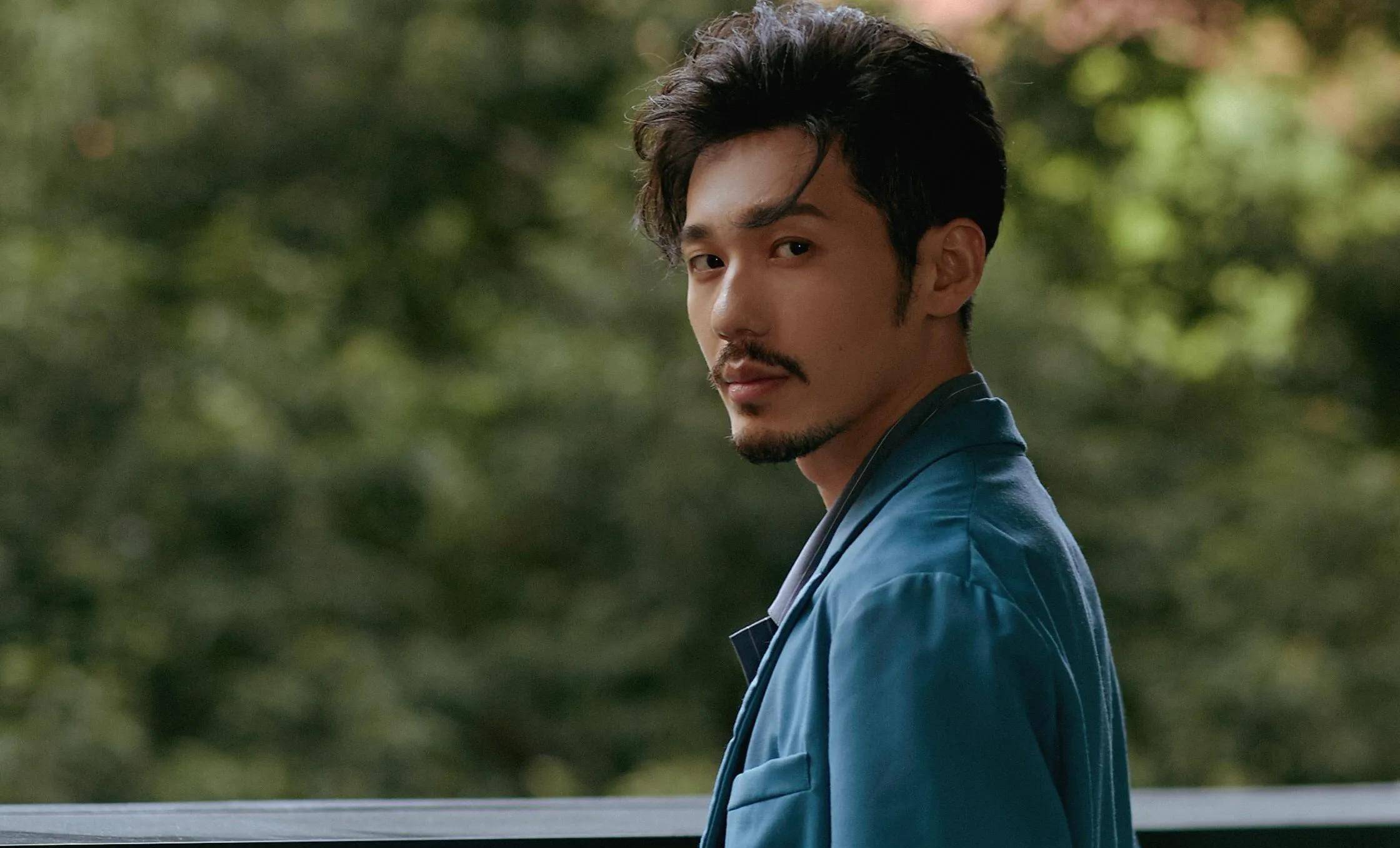 所以都认为白宇是三四十岁的大叔的年龄