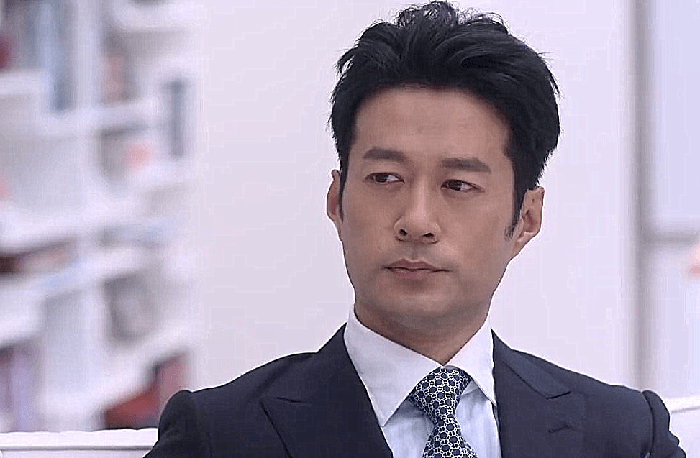 何以笙箫默:一直用金钱财富向赵默笙开屏的应晖,为何还是失败了_佟