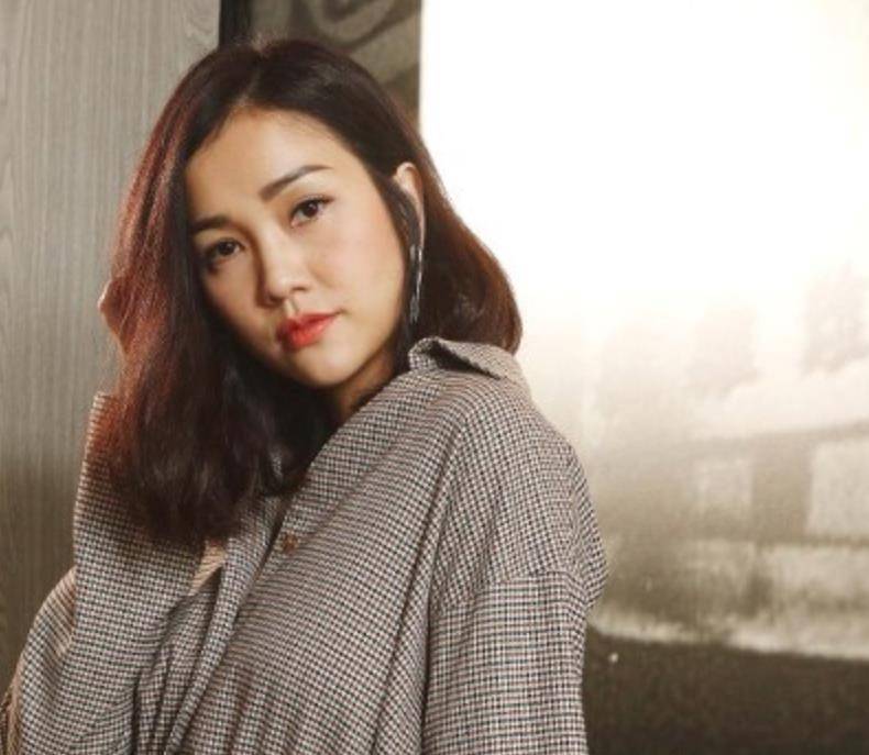 她是香港乐坛的"异数",也是新晋天后,被称为"女版陈奕迅"_谢安琪_歌曲