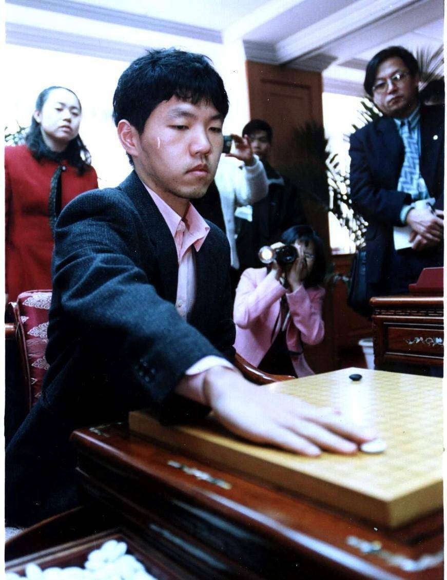 但是李昌镐的横空出世,让中日两国围棋人全都傻了眼.