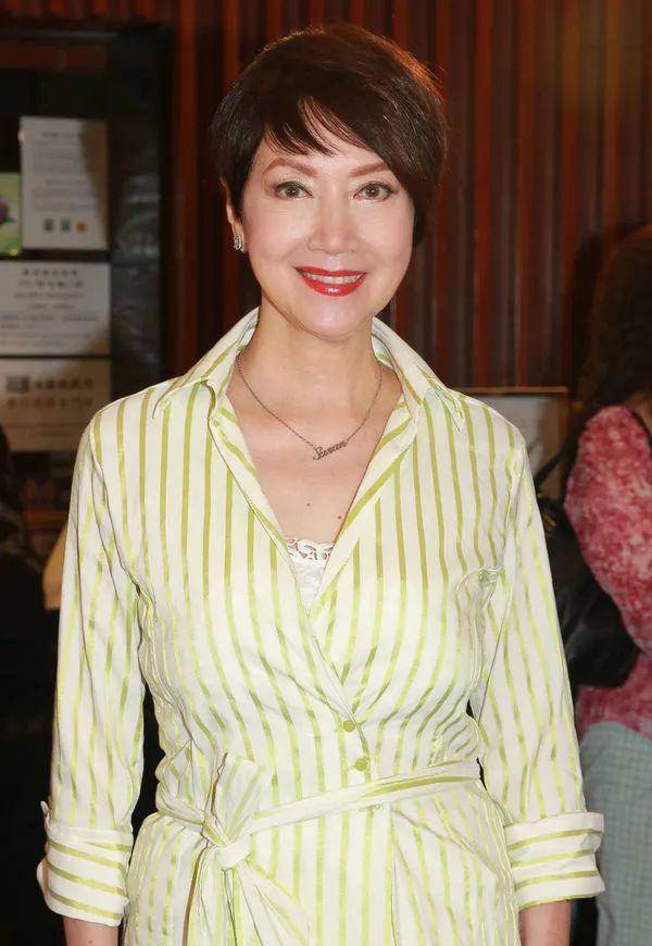 她美貌多才被誉亚视汪明荃,老天爷赏饭吃,结婚50载被男子独宠_谢雪心