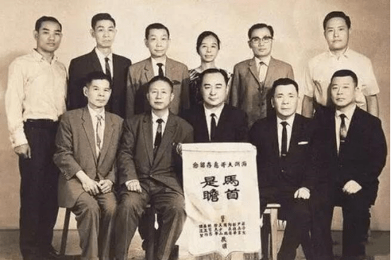 演歌台后离奇身亡,闫京要为其报仇,向华强求谁来相助_香港_京城_北京