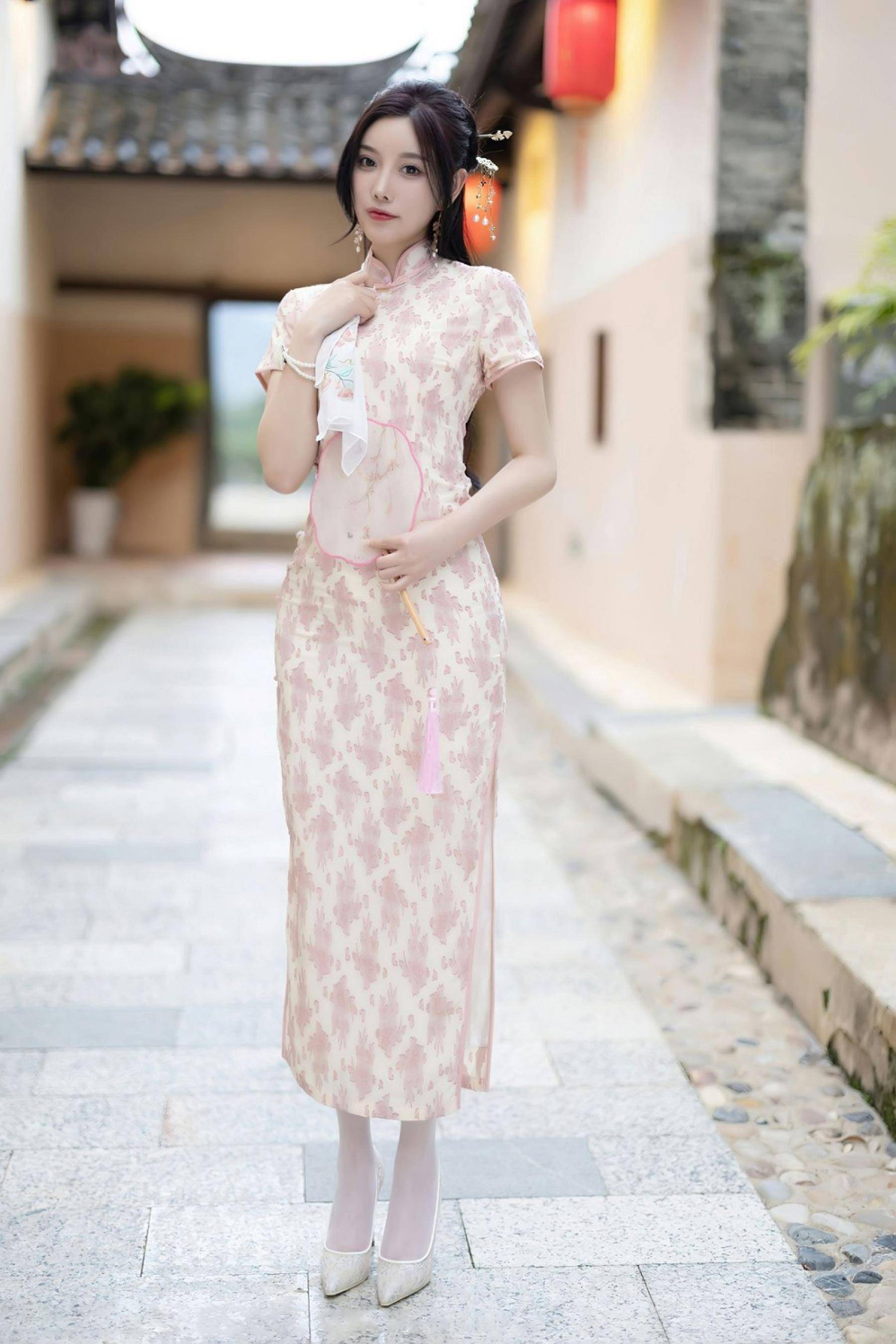 论穿旗袍妩媚功力,我只服她!杨晨晨_气息_时尚_服饰