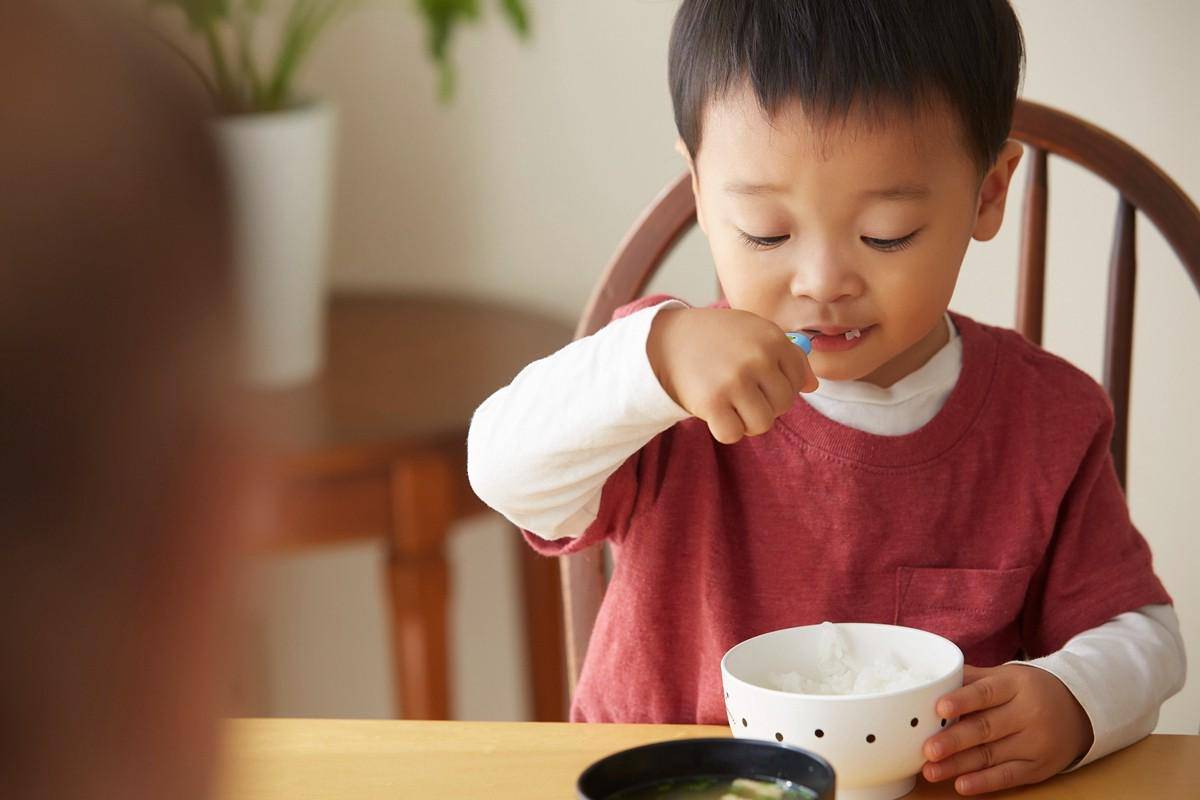 尽量别给3岁内的孩子喂这8种辅食,对娃没好处,还影响娃健康