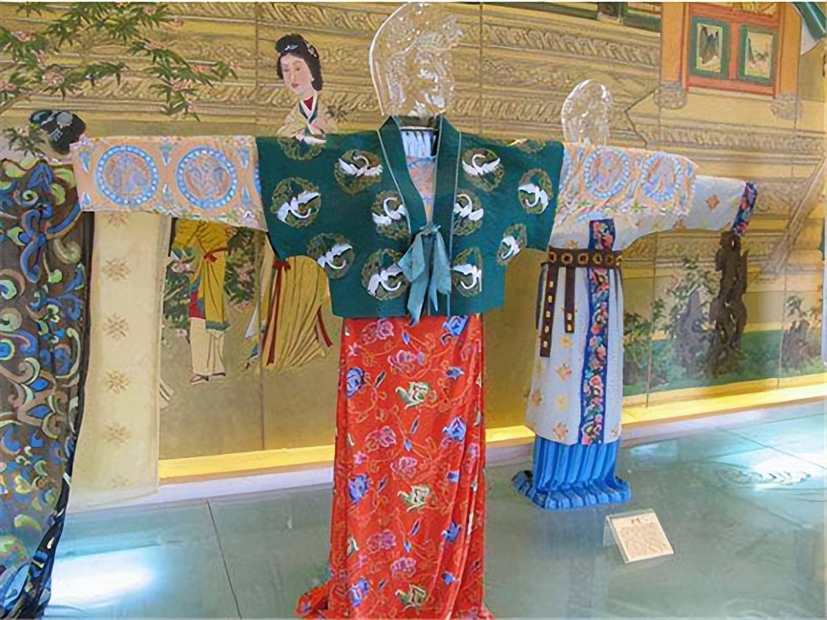 唐朝红男绿女婚嫁礼服特征研究_婚礼_女子_唐代