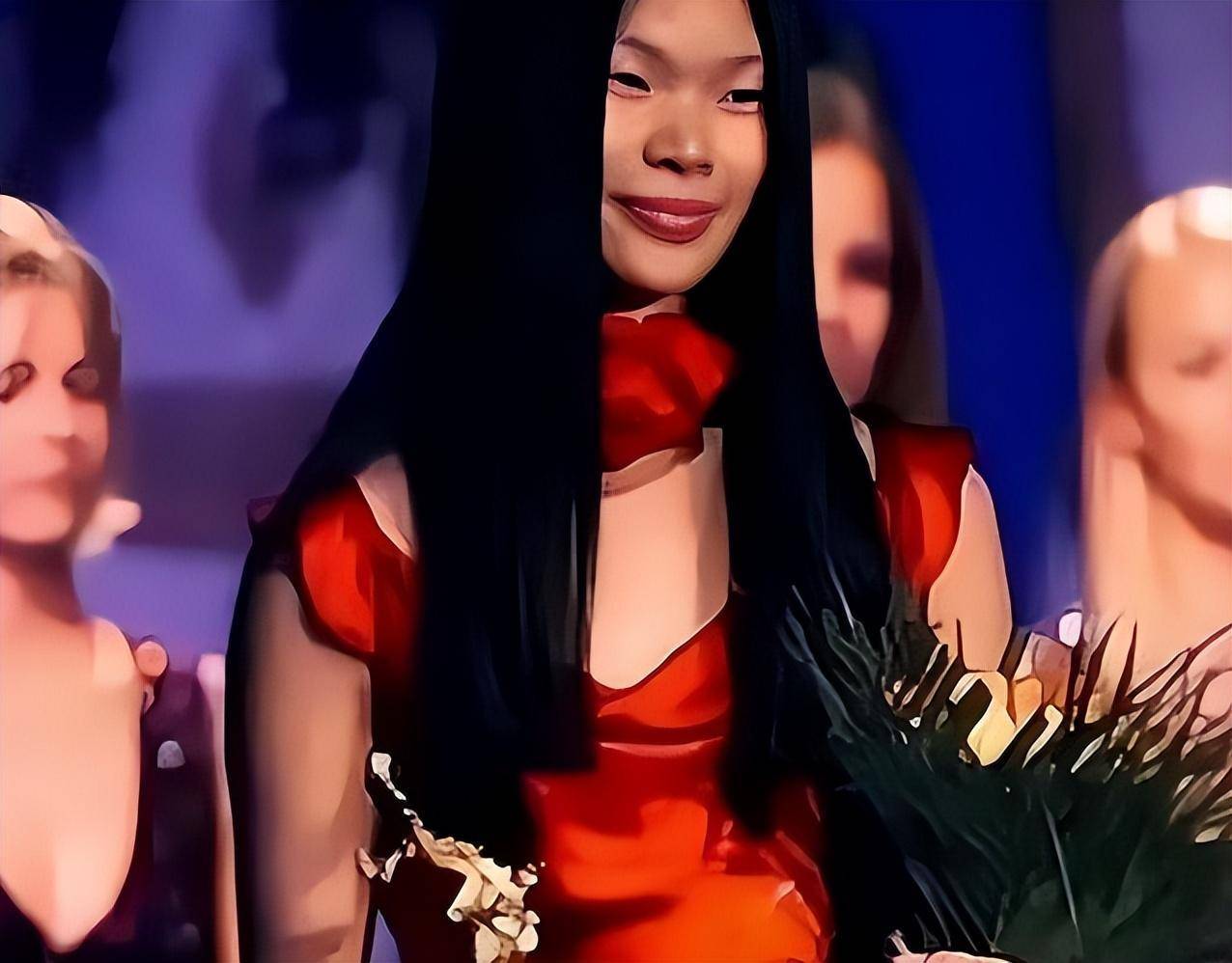 国际超模吕燕,长相不佳却能嫁给国外贵族,婚后生下混血儿子_审美_时候