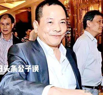 他枪指何鸿燊的脑袋,恶斗新义安,张子强都认怂,血色过