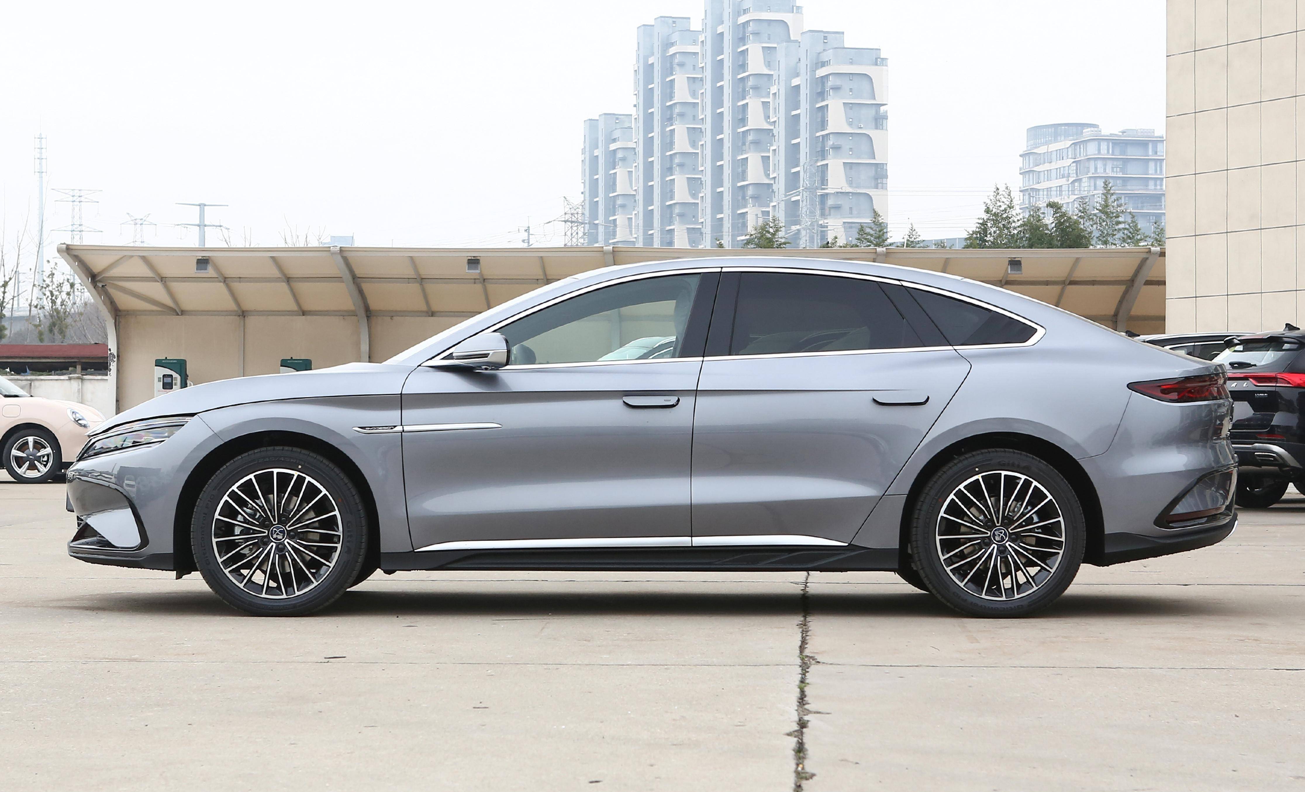 比亚迪汉ev:中大型轿车!纯电续航506km!整体表现如何?