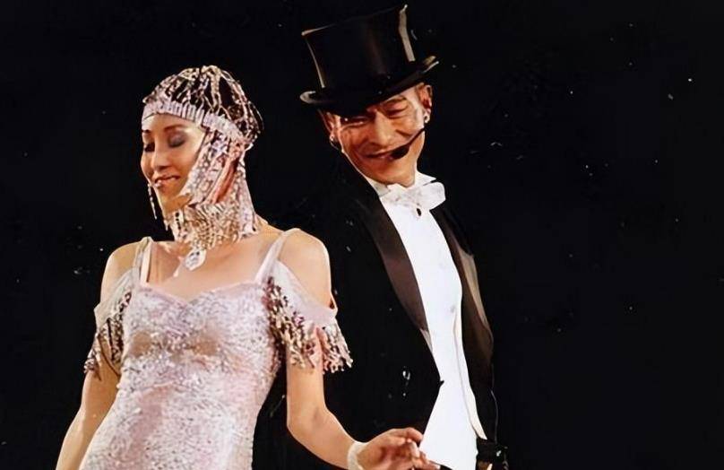 她与刘德华相伴25年,41岁仍单身,她看着他嫁给别人_赖文慧_伴舞_舞台