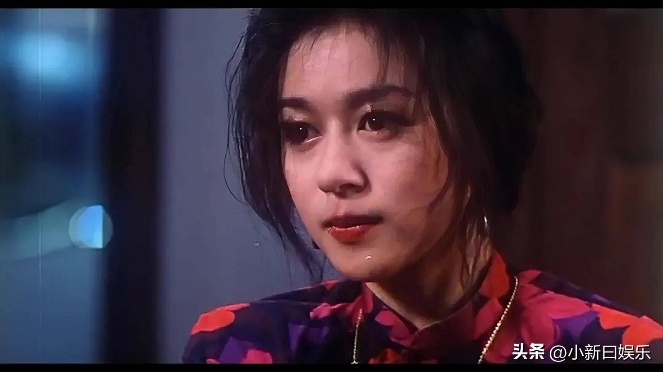 女机械人虽然电影里有着"波神"叶子楣,但青山知可子的演技也毫不逊色