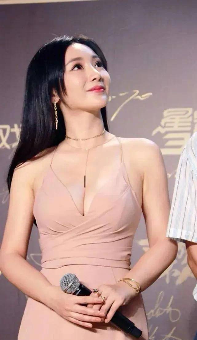 说柳岩是"靠身材吃饭"的人,请摘下你们的有色眼镜_工作_因为_生活