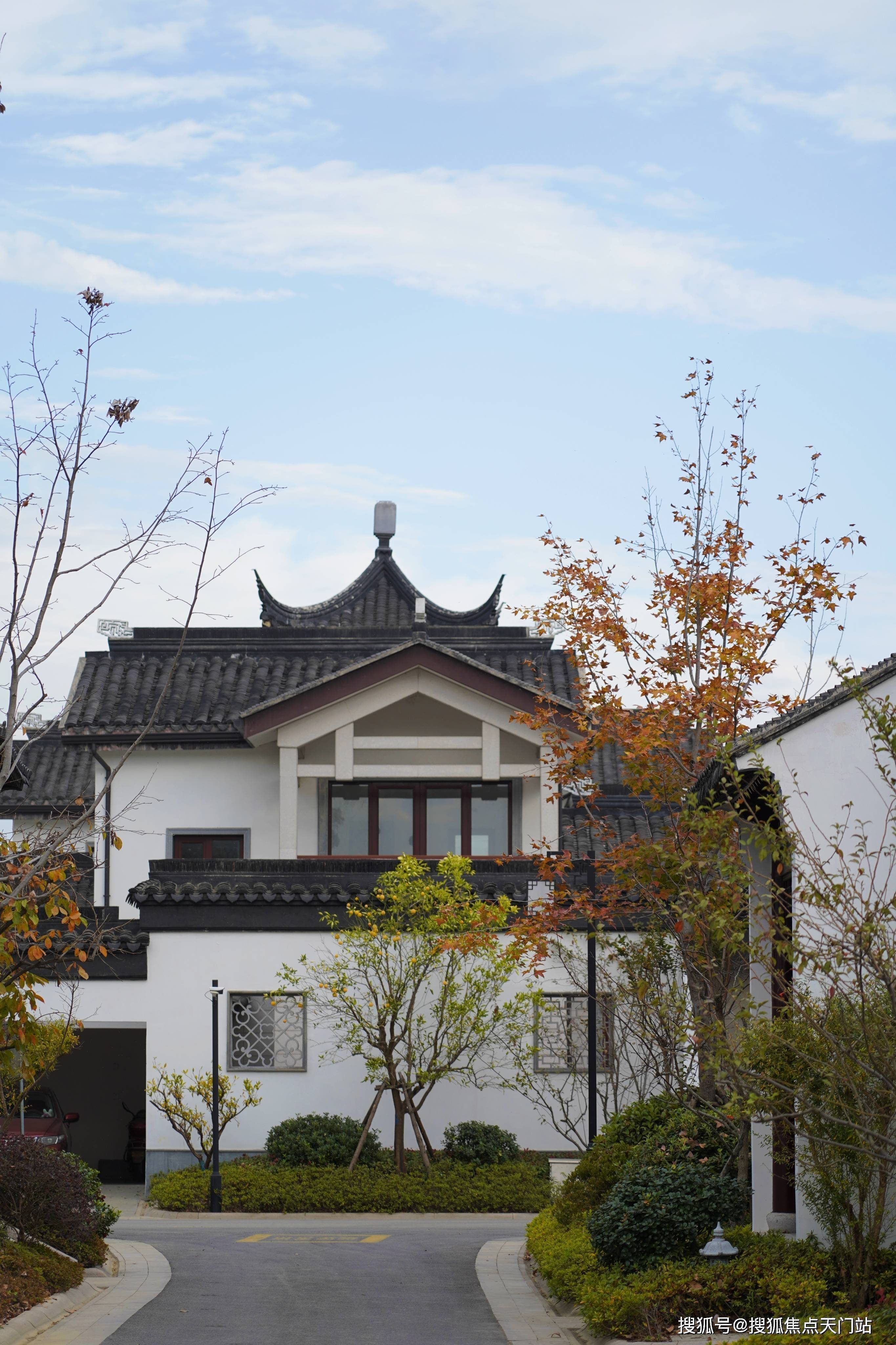 另外还有林屋洞,石公山,缥缈峰,雕花楼,森林公园,观音寺,牛仔俱乐部