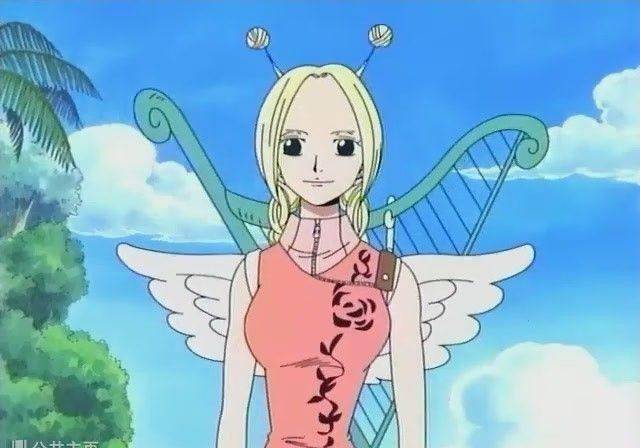 拉琪她是g8要塞的厨师长,干净利落的厨师制服,也算是大美女!