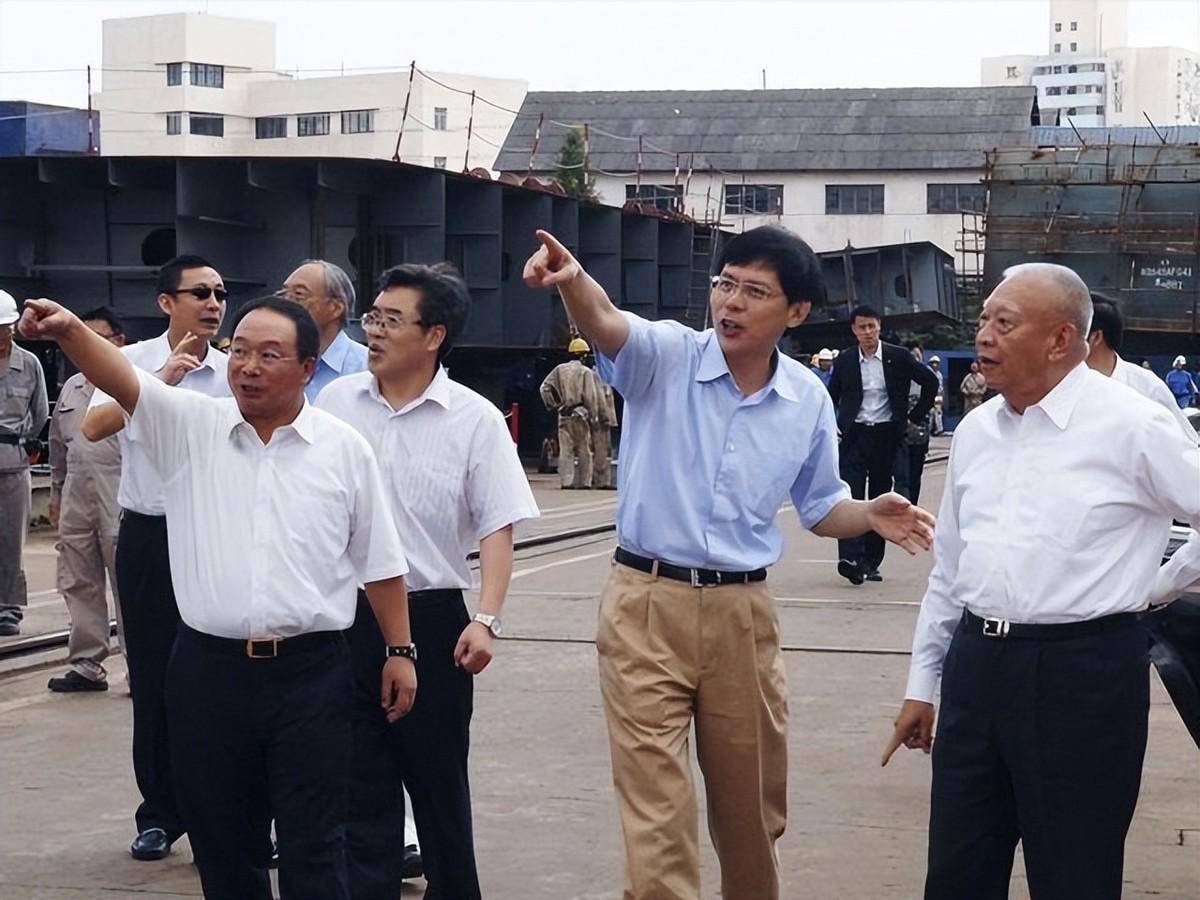 父亲去世给他留下200亿债务,儿子不仅还完债务,还挣了几百亿_董浩云