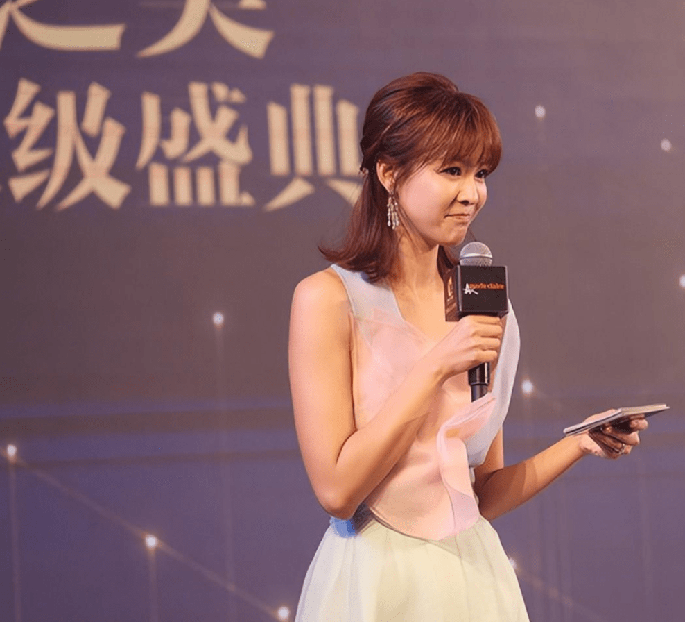 演员李艾:36岁嫁给自己经纪人,40岁为爱冒险生子,如今过得怎样_时候