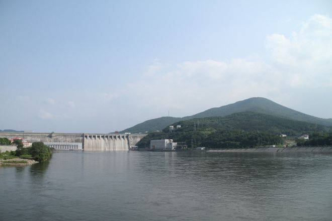 丰满水库是我国东北大型水库,又称"松花湖"_发电_装机容量_吉林市