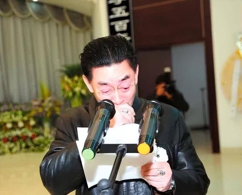 六龄童追悼会现场,几千群众哀悼,唐僧前来相送!_孙悟空_六小龄童_父亲