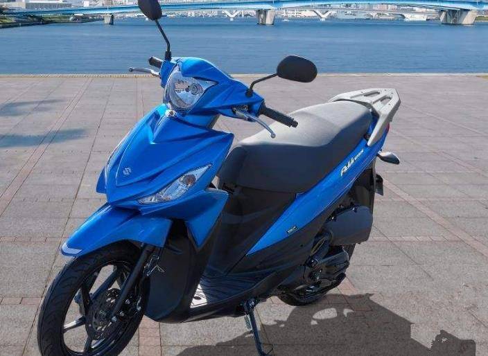 的也是例行的2020款车身配色,其实这款车与返销日本uu125属于同一车系