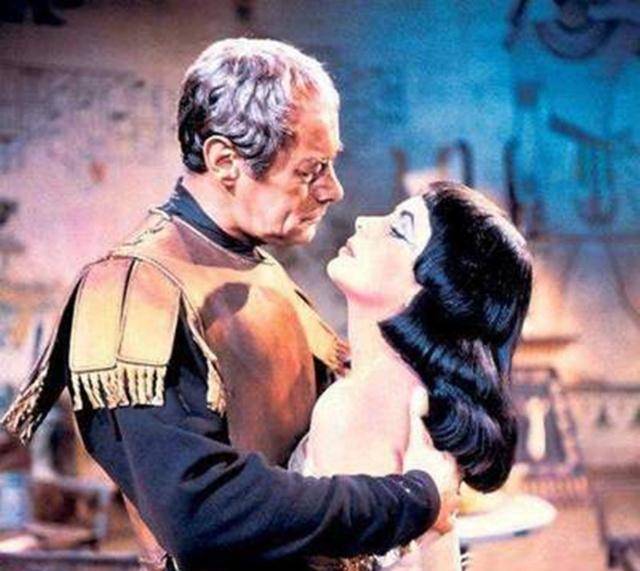 埃及艳后用美貌征服了两个罗马帝王,为什么却不能征服屋大维_克利奥