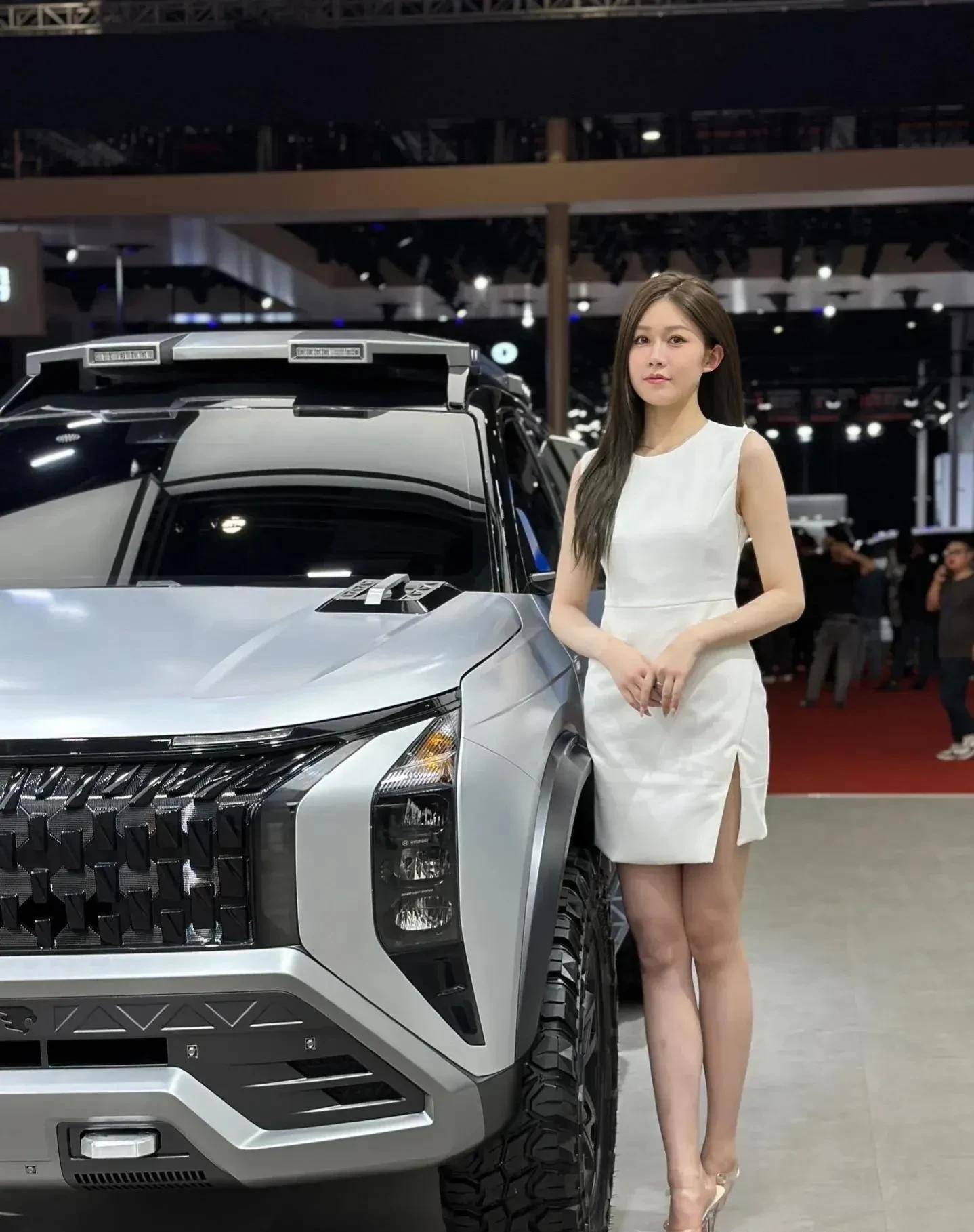 好马配好鞍,好车配佳人,上海国际车展车模来了,你喜欢哪个呢_搜狐汽车