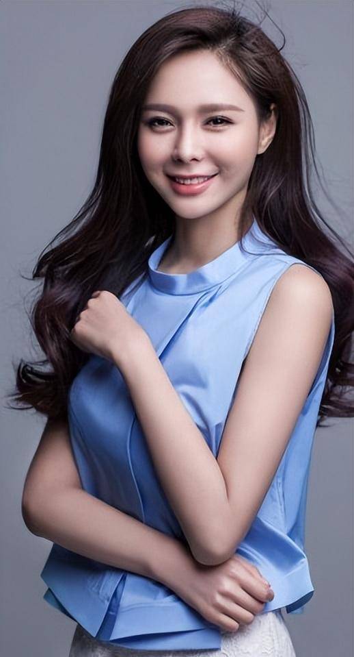 沈梦辰,1989年6月13日出生于湖南省湘西吉首市,毕业于湖南大学06级