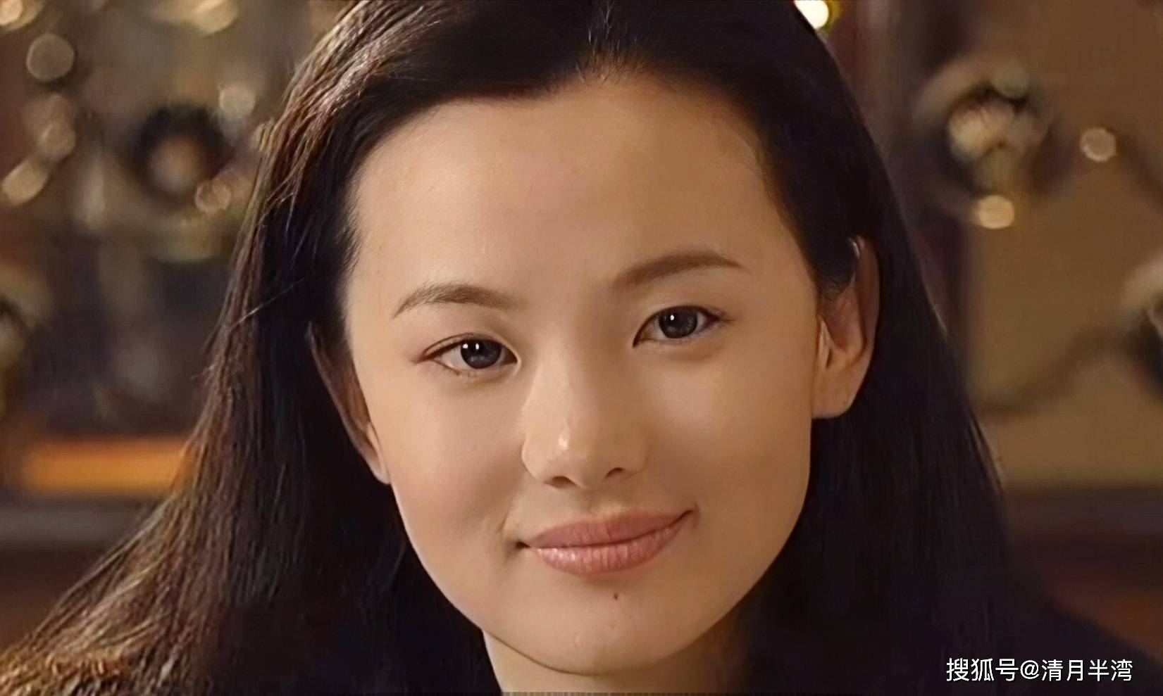 出生于内蒙古呼和浩特的咏梅是个不折不扣的北方女孩,但温润如玉的她