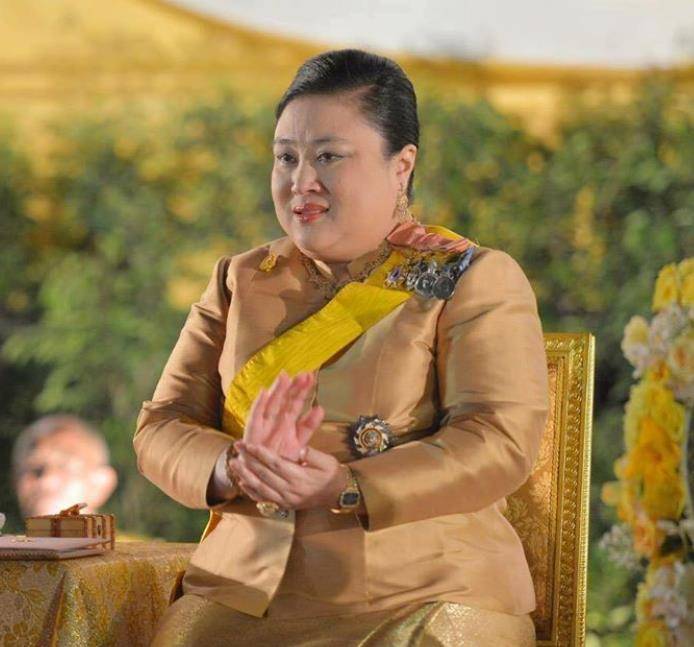 泰王原配接受提帮功,低调开启"联姻模式",延续育坤家族的荣耀_王室