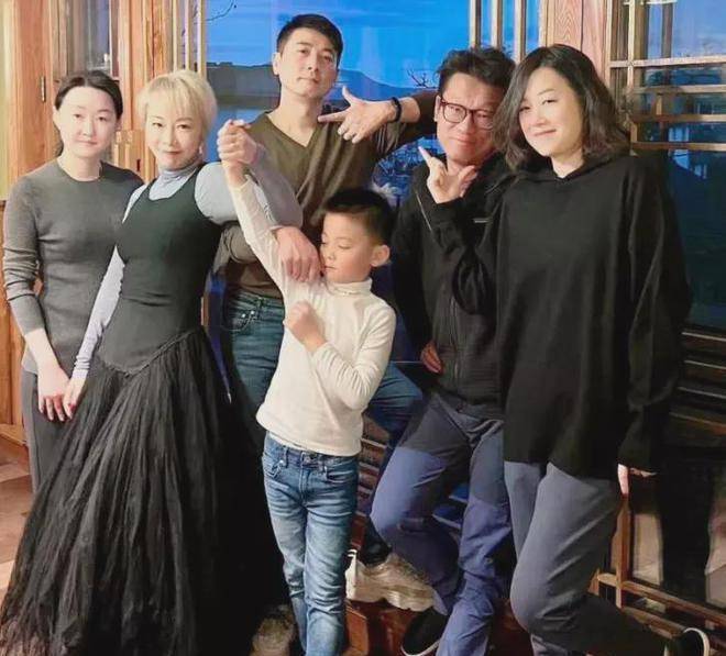 保剑锋豪宅吃大餐庆情人节!