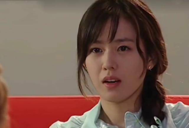 或者脸上沟沟壑壑的痕迹,在韩国娱乐圈里,孙艺珍和韩佳人一样属于难得