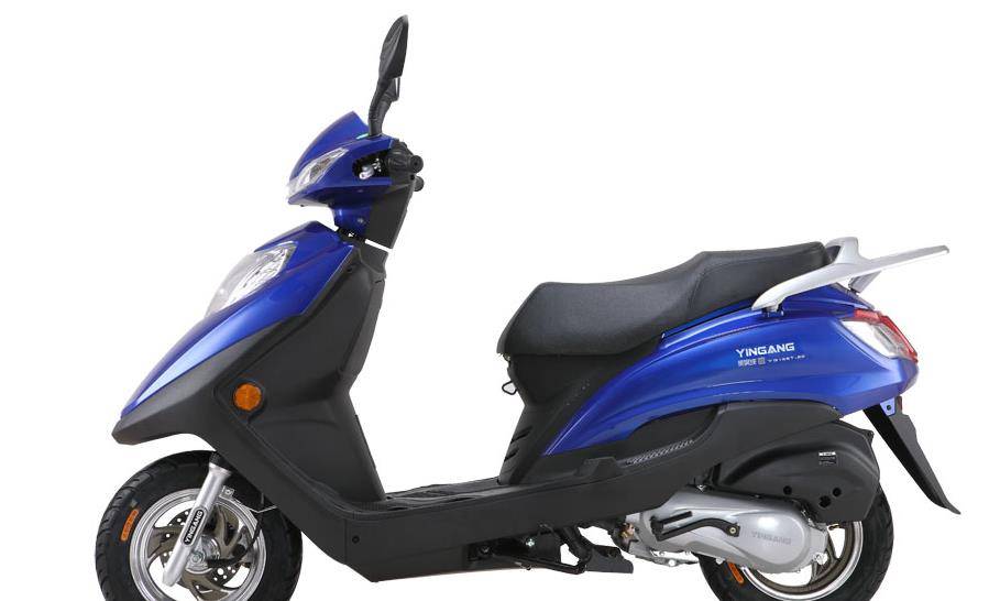 银钢125级代步踏板,单缸风冷电喷,油耗2.