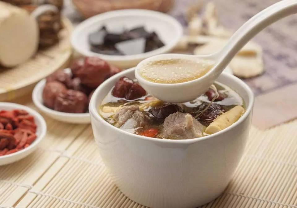 重视辨证施膳,药膳兼施,发展中医肿瘤食疗学_饮食_治疗_癌症