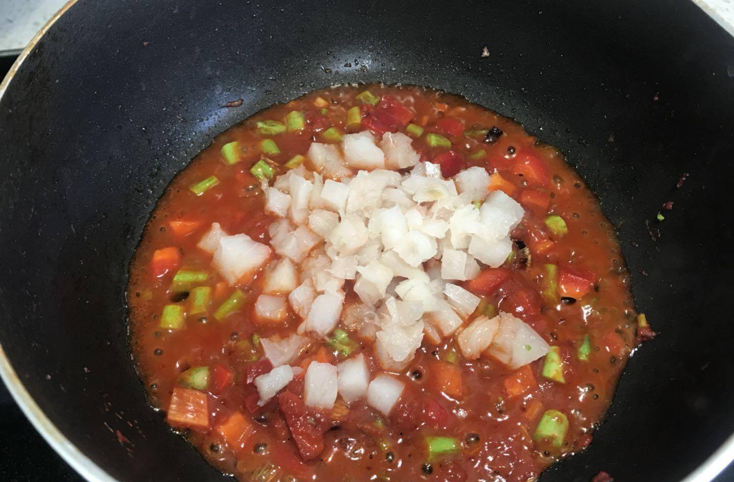 鱈魚番茄意麵,適合十個月以上的寶寶,簡單快速的輔食_洋蔥_孩子_味道