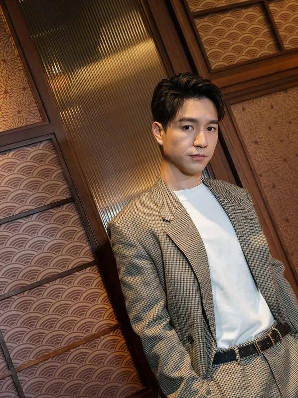 24岁tvb小生新角色被批不够资格,曾因不雅视频差点断送前程_吴伟豪_剧