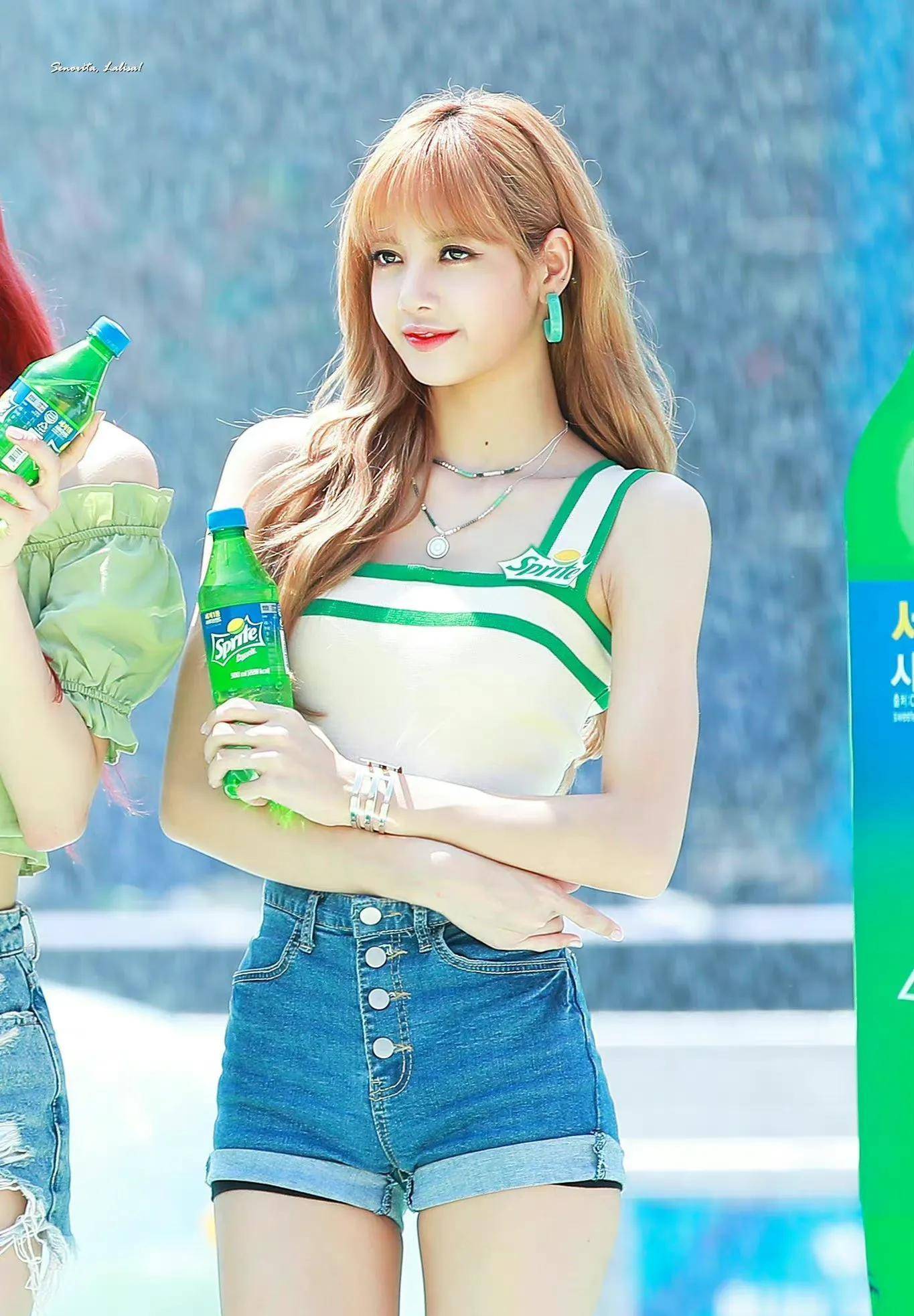 lisa雪碧活动夏日清凉少女_棕色_眼睛_短裤