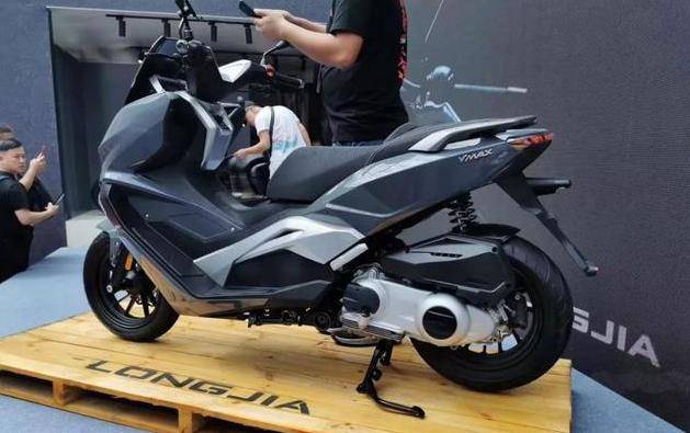 龙嘉全新300级大踏板,功率16kw,标配双通道abs,2.